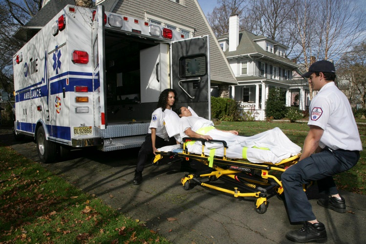 proper_lifting_technique_ontime_ambulance.jpg